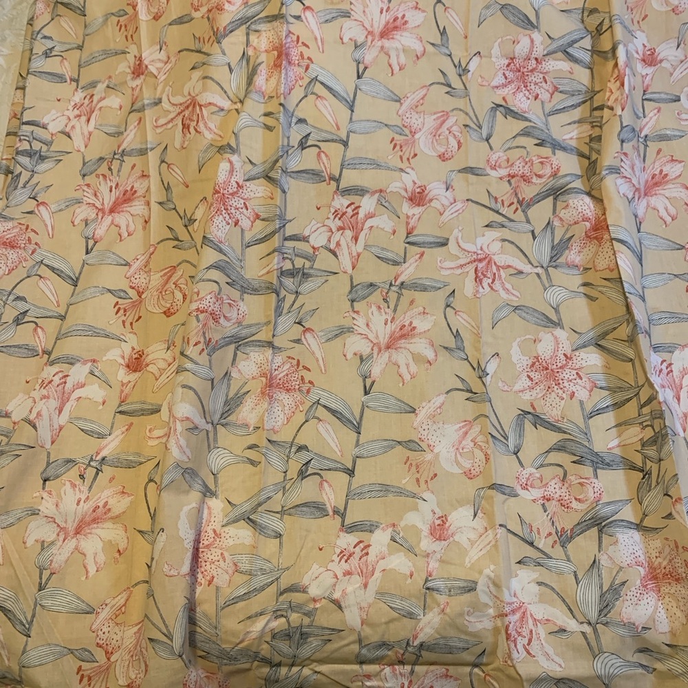 *NWOT* Brand New & Never Used Fitted Bedsheet / TWIN